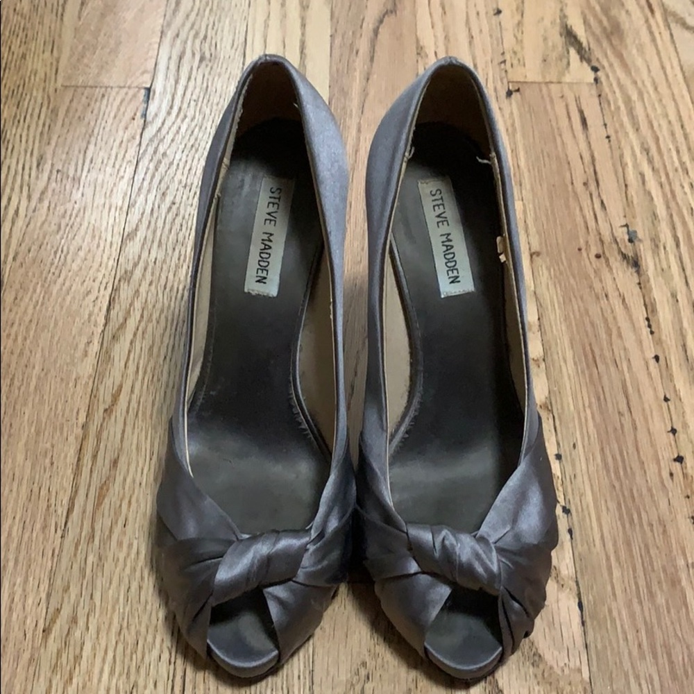 Steve Madden “Glamour” style platform heel 8